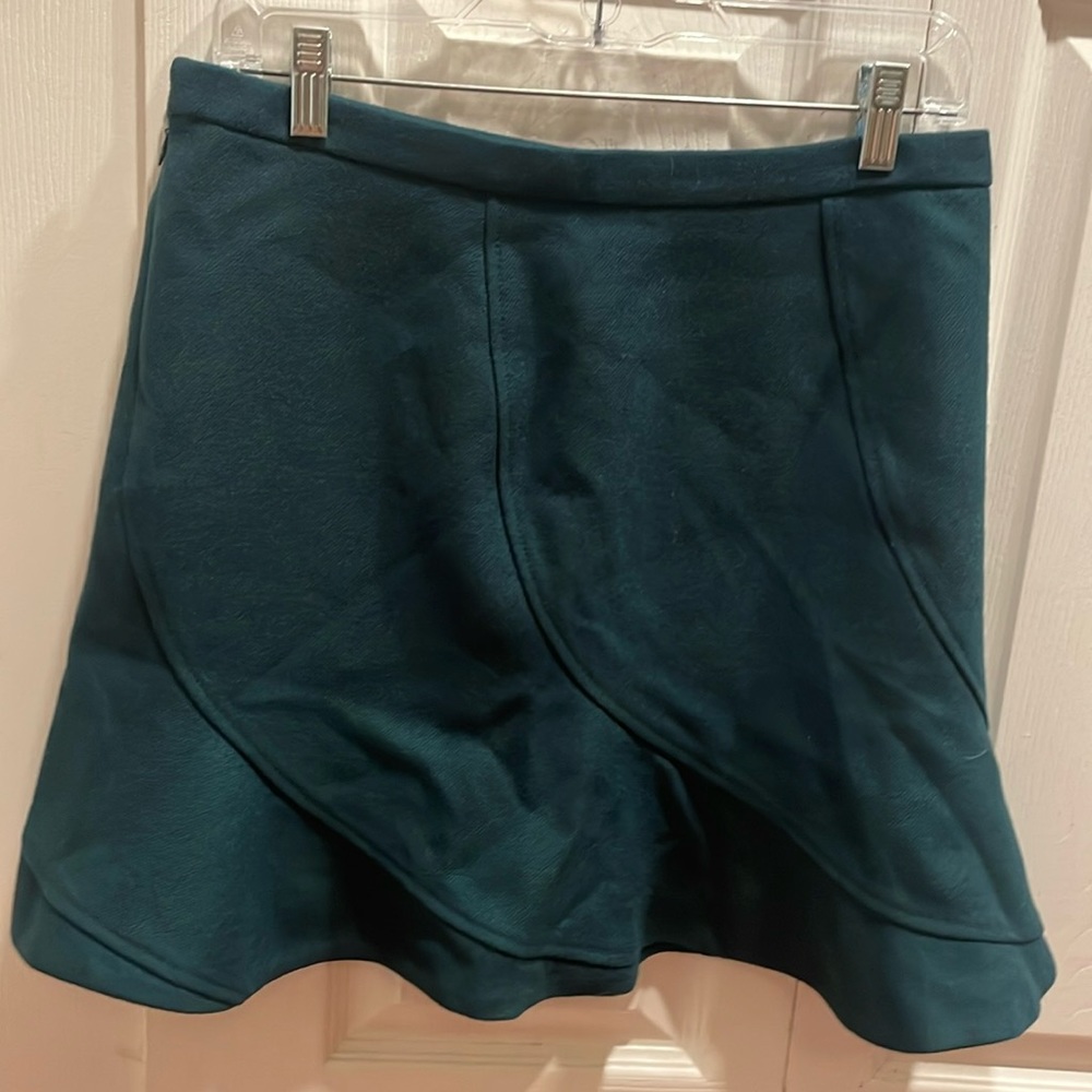 J crew emerald green wool skirt. Above knee. Nice stitching details. A line